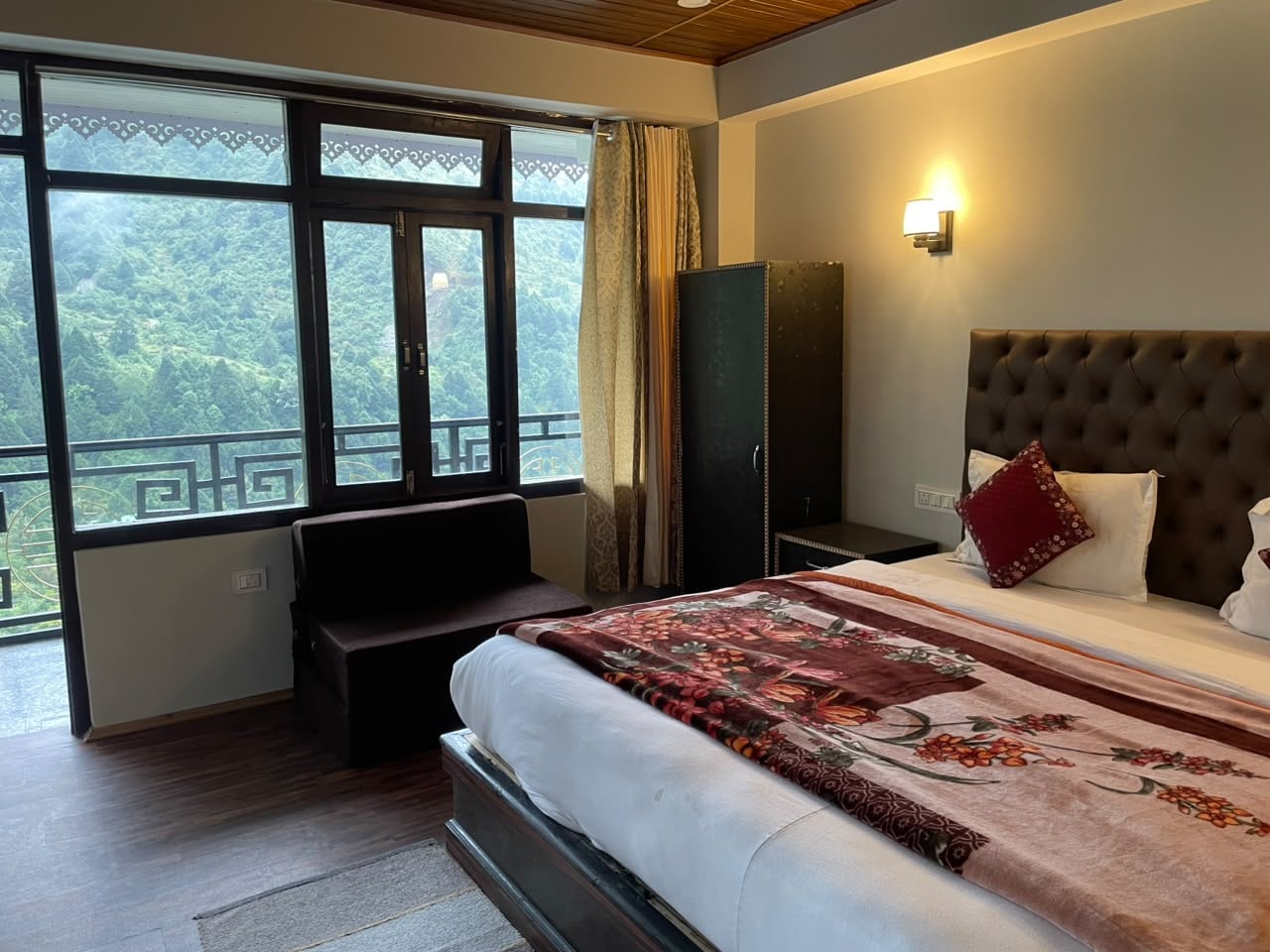 Hotel Pelri Lachung - Tap to explore photos
