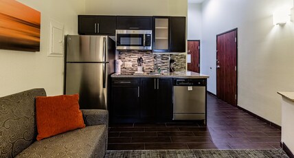 Staybridge Suites Laredo, an IHG hotel Room Type - 1 King Studio Suite Dining Kitchen