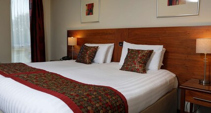 Best Western Kings Manor Hotel Room Type - 1 Double 1 Single, Non-Smoking, Standard Room Best Western Kings Manor Hotel Room Type - 1 Double 1 Single, Non-Smoking, Standard Room