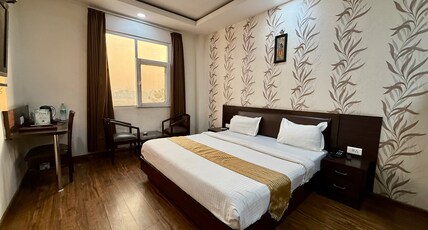 Hotel Flora Room Type - Executive Room with Working Desk