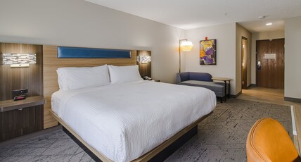Holiday Inn Express Newington - Hartford Room Type - 1 King Standard Mobility Accessible Tub