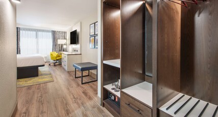 DoubleTree by Hilton Monroe Township Cranbury Room Type - 1 KING CORNER ROOM