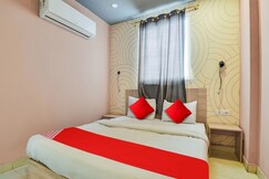 Super Hotel D Plaza Near Pitampura Metro Station