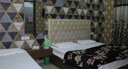MAKKAR HOTEL Room Type - Triple Bed Room