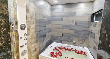 Royal Garden Beach Resort Room Type - Premium Suite