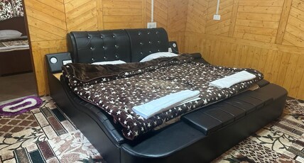 Riverside heaven Room Type - Double Bedroom with Garden view