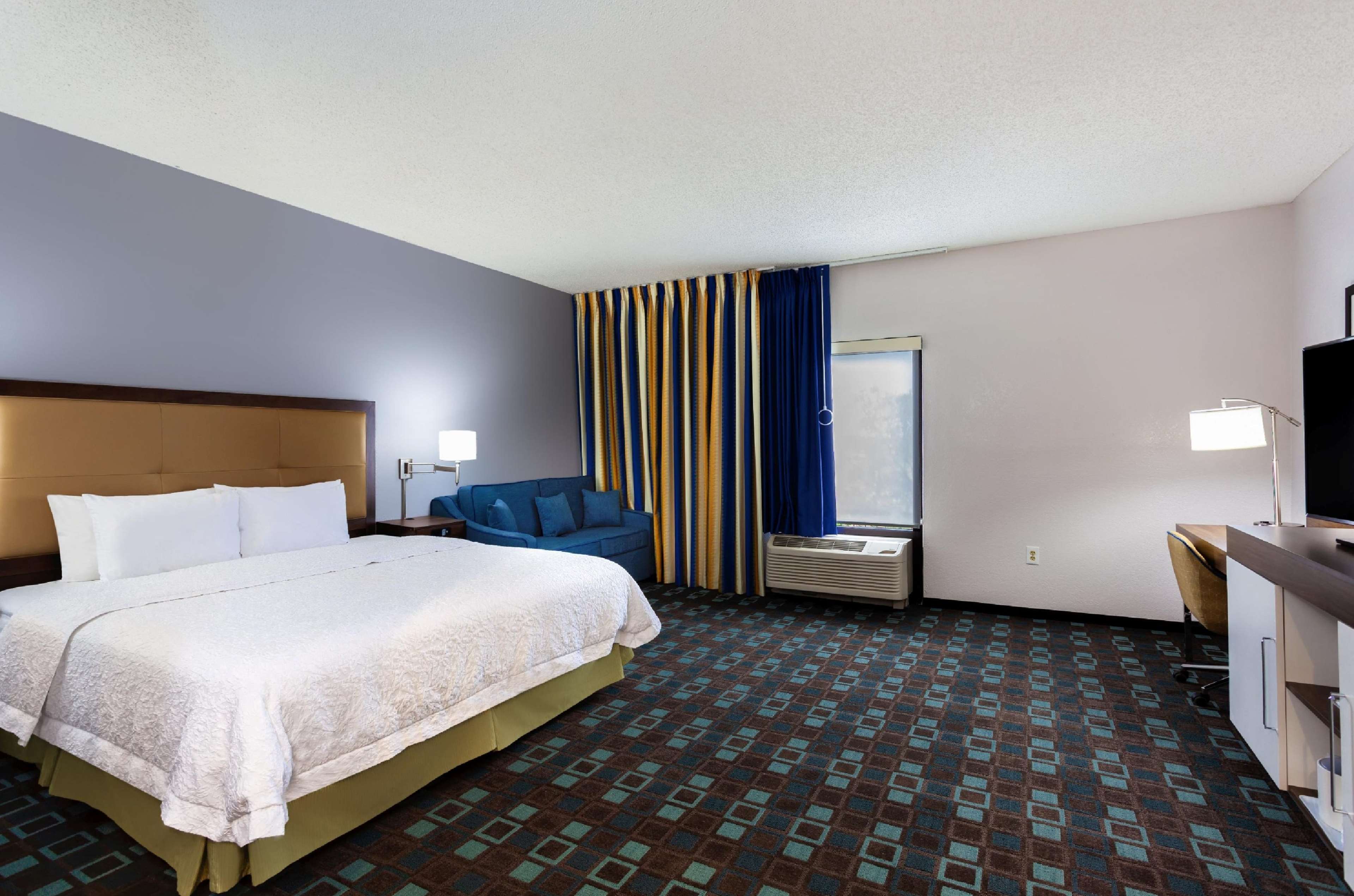 Hampton Inn by Hilton Spring Hill Room Type - 1KING SUITE TUB SHOWER