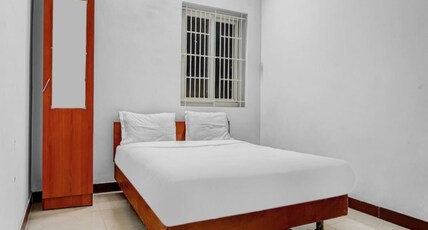 Hotel Crown Tower Room Type - Deluxe room