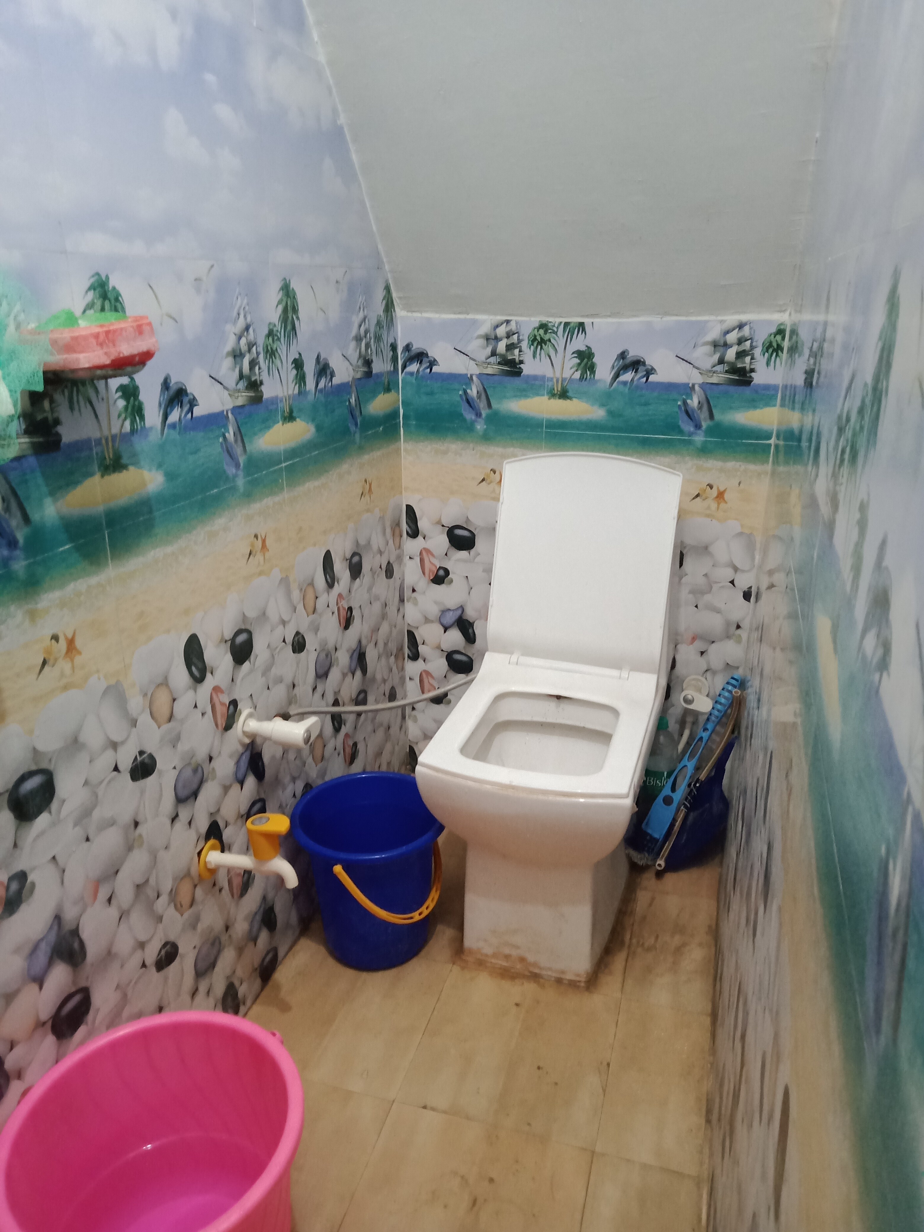 House - Tap to explore photos