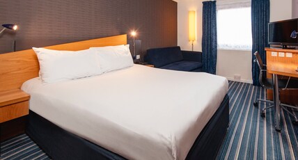 Holiday Inn Express SOUTHAMPTON - WEST Room Type - 1 King Standard with Free Hot Breakfast Holiday Inn Express SOUTHAMPTON - WEST Room Type - 1 King Standard with Free Hot Breakfast