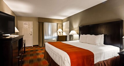 Best Western Willows Inn Room Type - Accessible - 1 King, Mobility Accessible, Bathtub, Non-Smoking, Full Breakfast