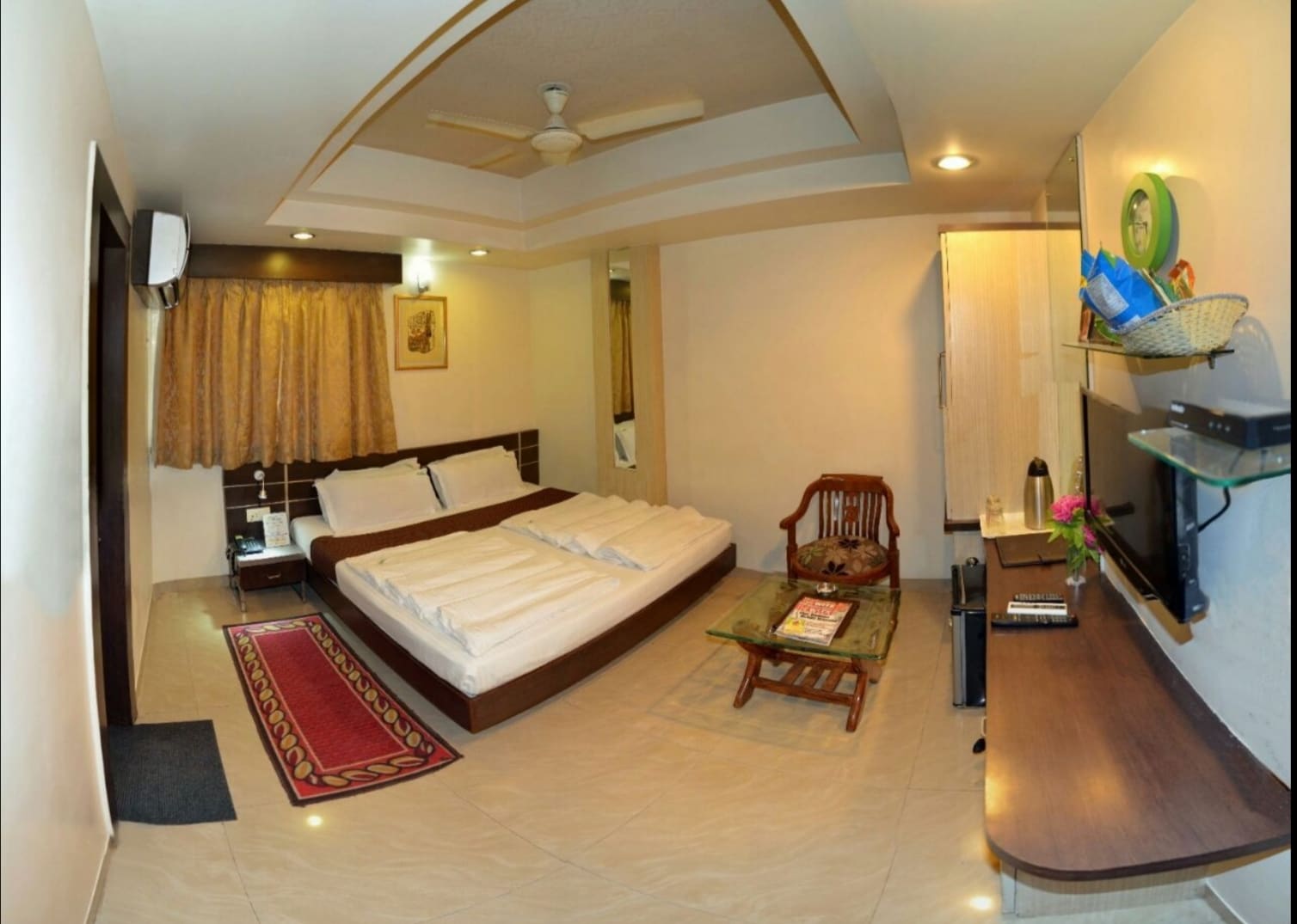 Hotel Shree Vatika - Tap to explore photos