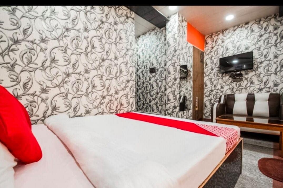 Hotel Honey International - Tap to explore photos