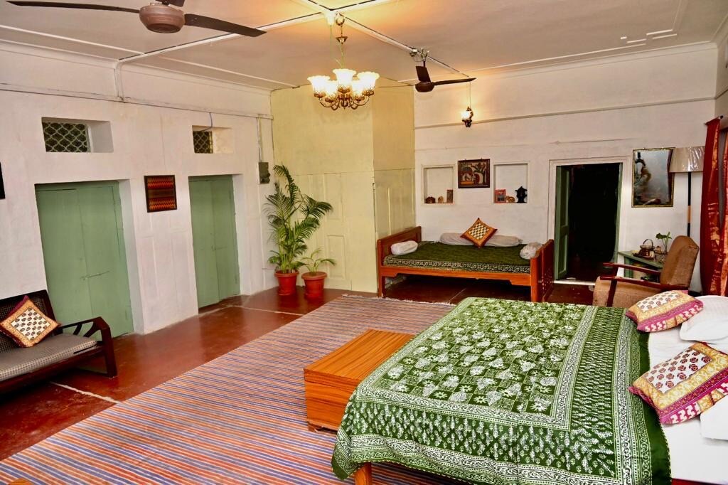 Heritage Home Near Ghat & Temple - Tap to explore photos
