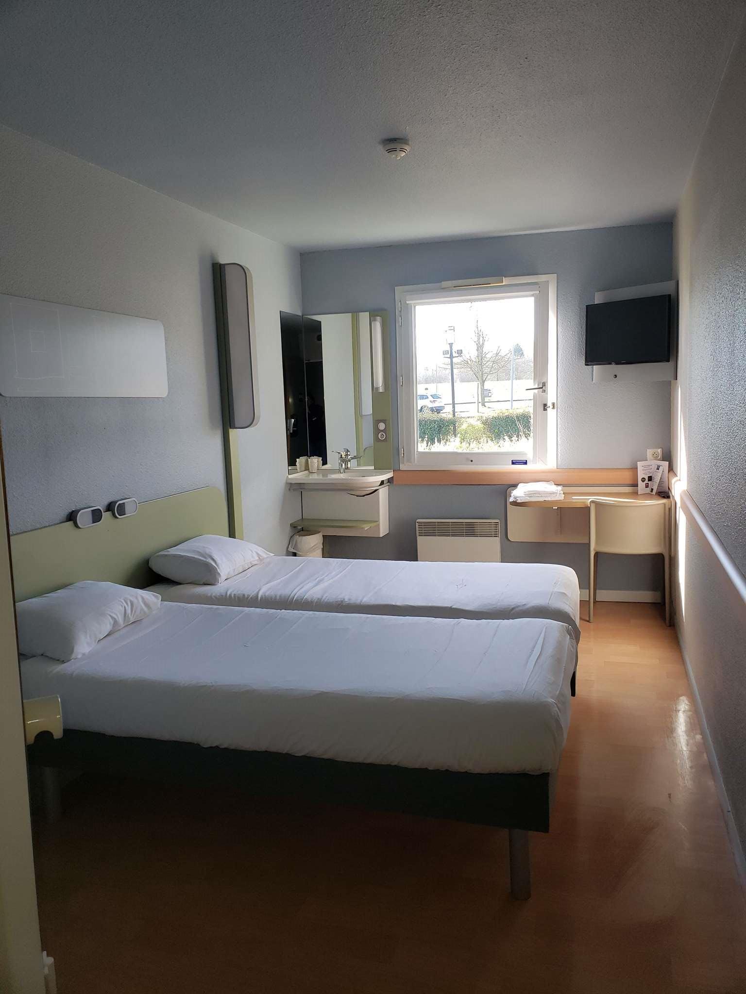 ibis budget Dommartin les Cuiseaux - Tap to explore photos