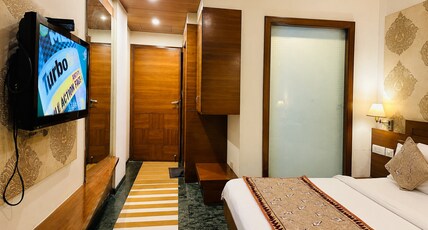 Hotel Shalimar Palace Room Type - Deluxe Room (Window)