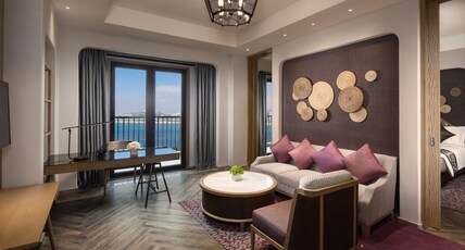 Crowne Plaza QingdaoOrientalMovieMetropolis Room Type - 1 Bedroom Suite Lounge Access