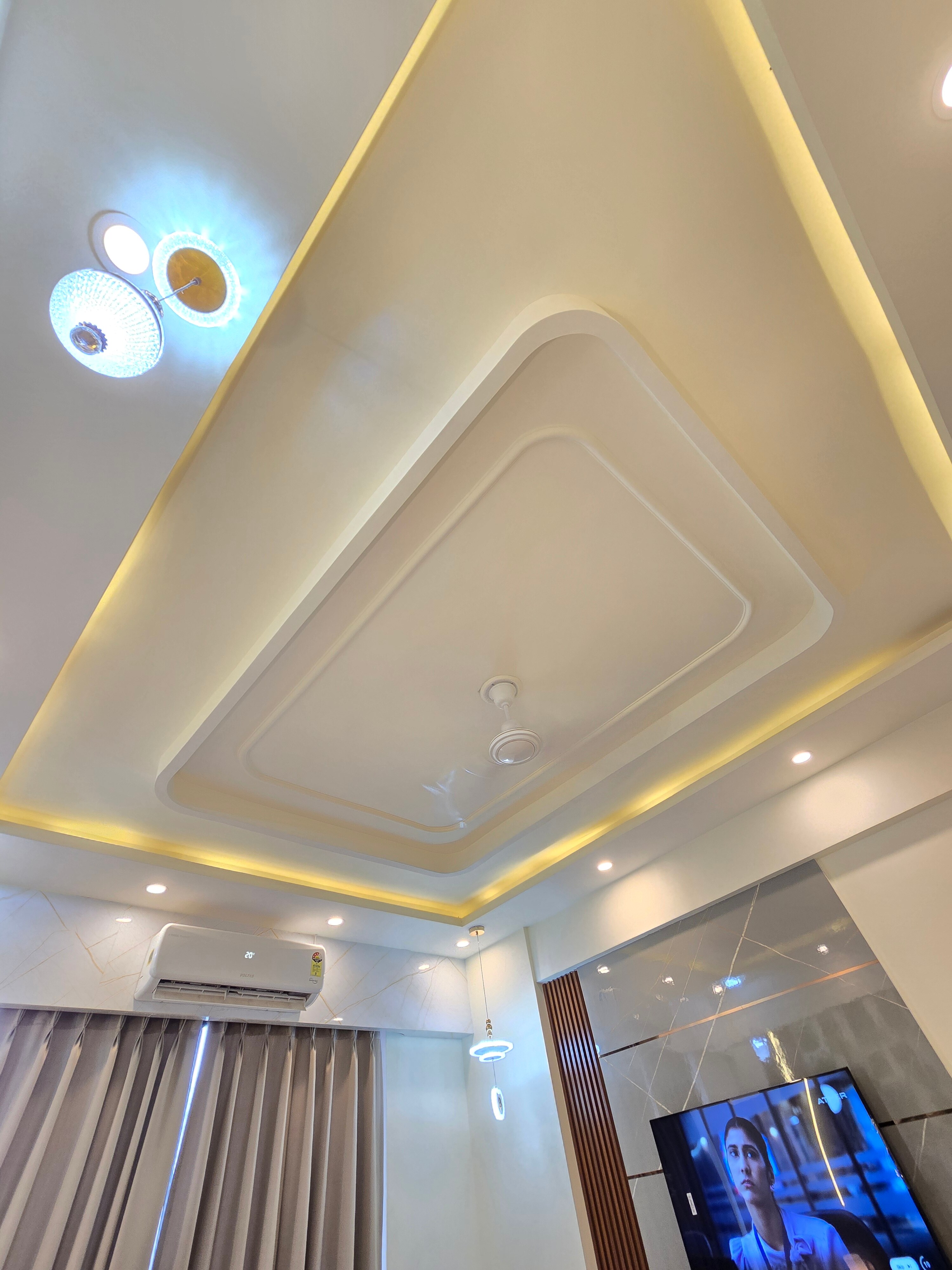 Vista Luxury Stay | Omaxe Hazratganj - Tap to explore photos