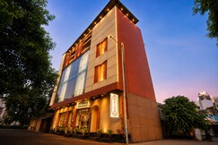 Hotel Shri Govindam Banaras with Parking