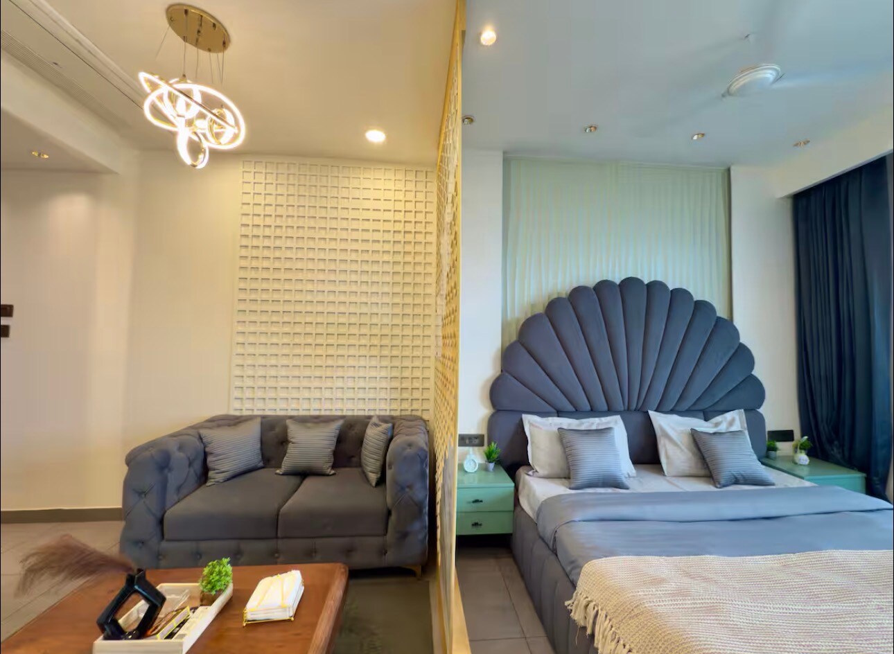 Cozy Vibess Evening Stay At Supernova Noida - Tap to explore photos