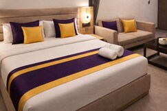 Emerald - Luxury River Facing Stay by Zenith Suites