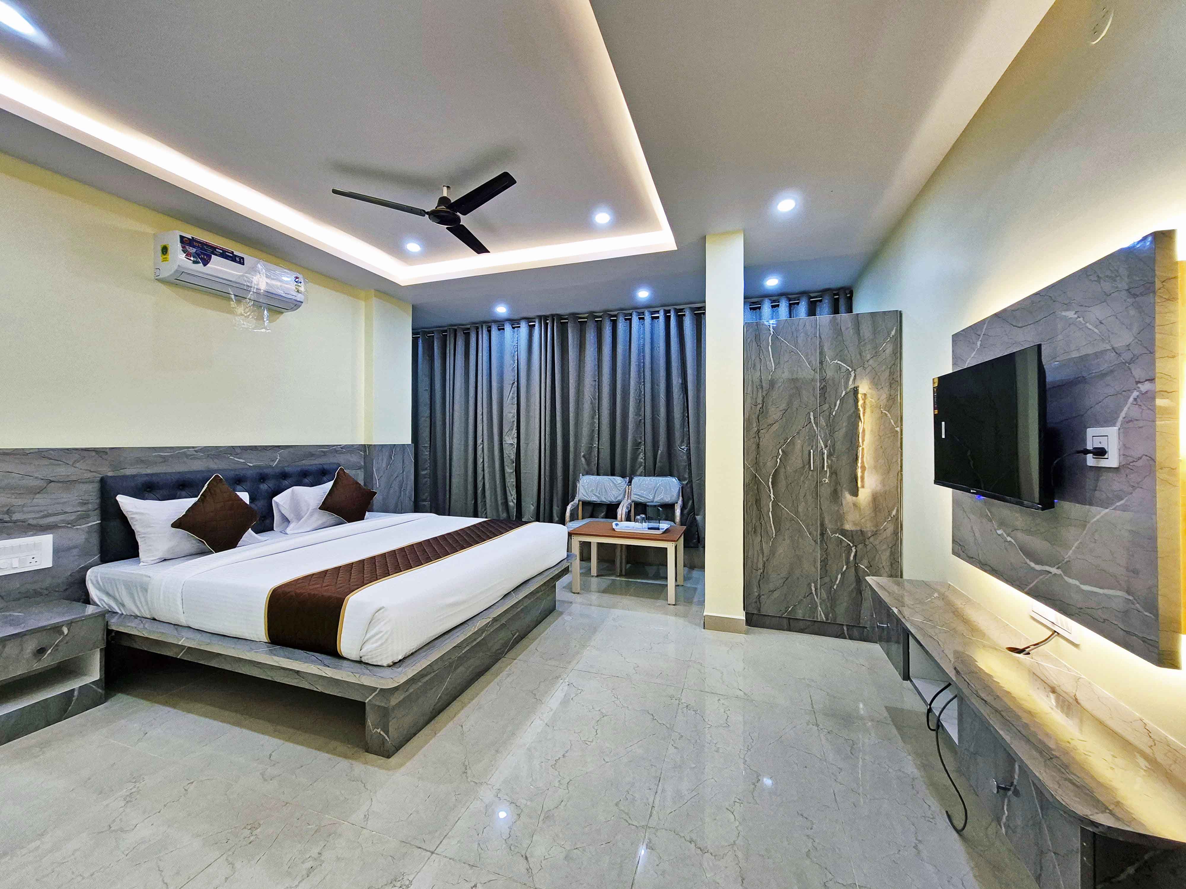 Hotel Shree Sai Inn - Tap to explore photos