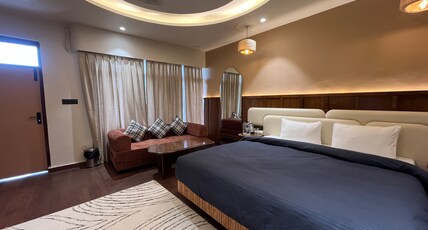 Joey's by the Lakeside Room Type - Deluxe Lake View Room