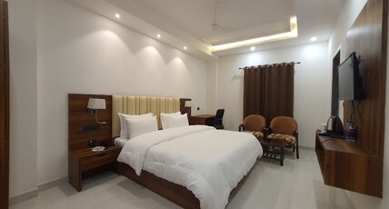 Hotel JRJ Grand Room Type - DELUXE DOUBLE BED