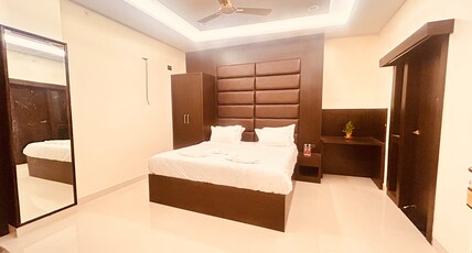 The Golden Plaza Room Type - Deluxe Room with Balcony