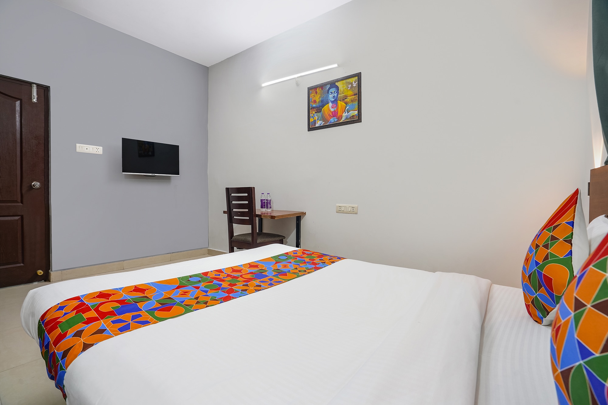 FabHotel Dream Nest - Cyber Towers & Metro, Madhapur - Tap to explore photos