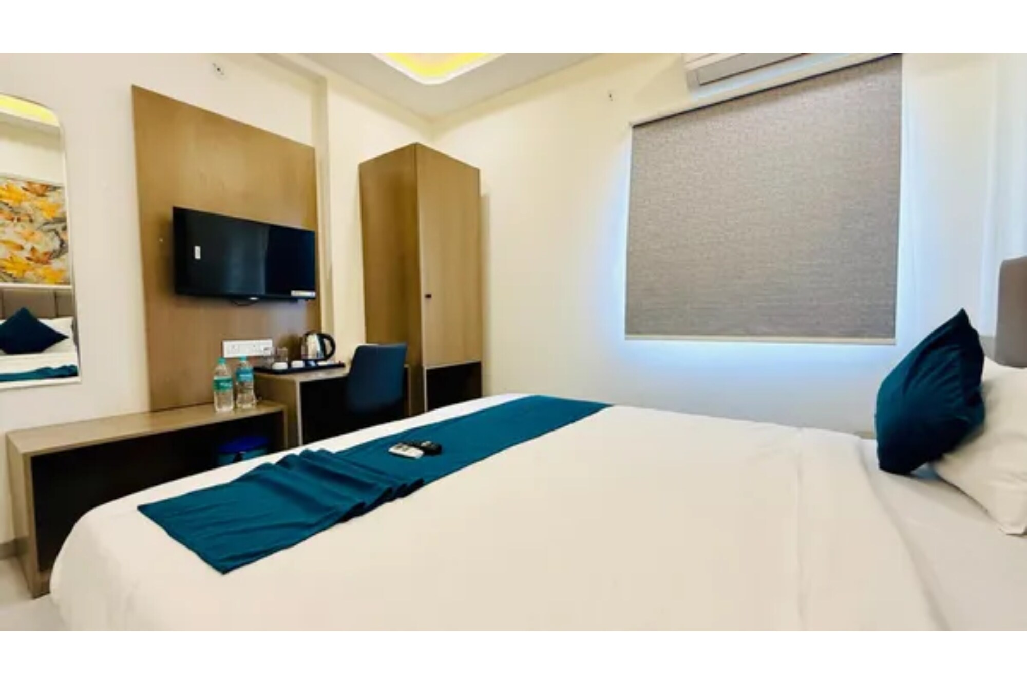 FabHotel Shree Inn - Tap to explore photos