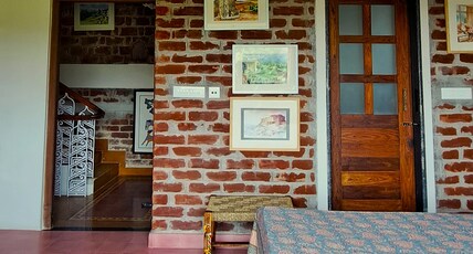 Srirangam || Luxurious Rooms Room Type - Aaditya