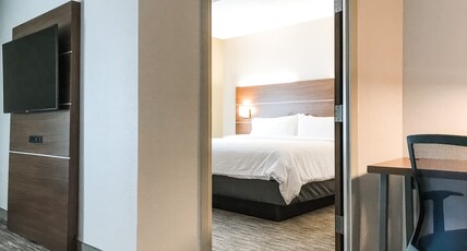 Holiday Inn Express STATESBORO Room Type - 1 King Bed 1 Bedroom Suite