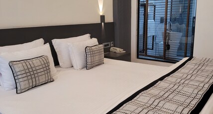 Ivy suites Room Type - Deluxe Room