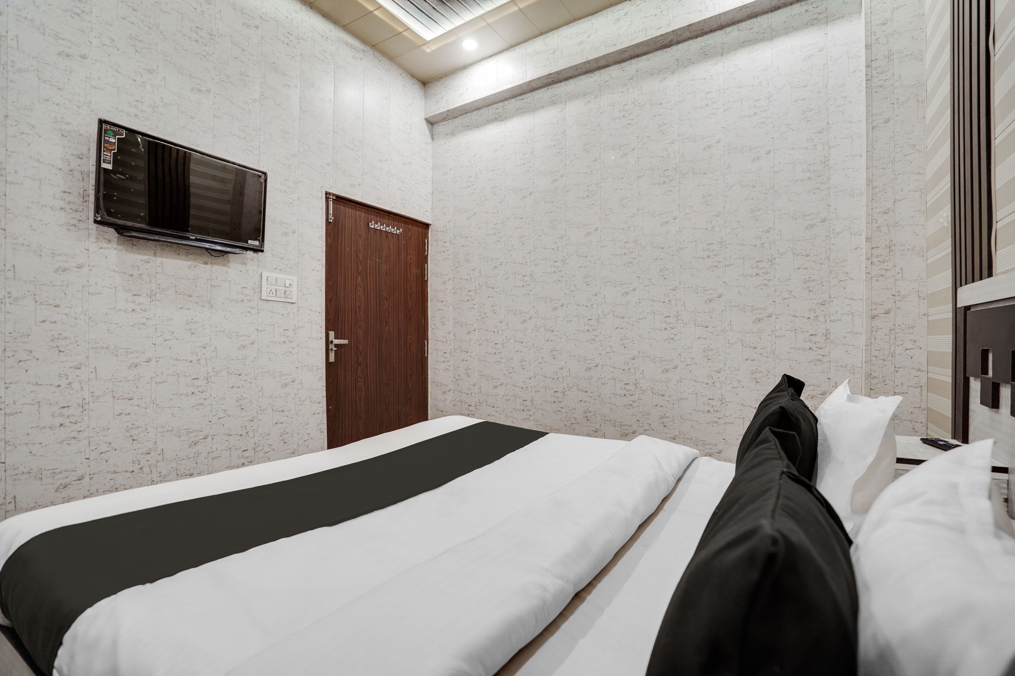 Hotel O Emerge Hotel - Tap to explore photos