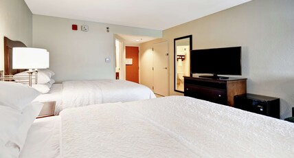 Hampton Inn Overland Park, KS Room Type - 2 QUEEN BEDS NONSMOKING