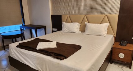 Royal palace lodging and boarding Room Type - Deluxe AC