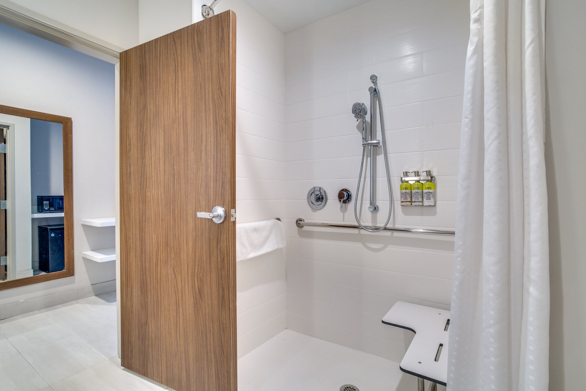 Holiday Inn Express and Suites Denton South - Tap to explore photos