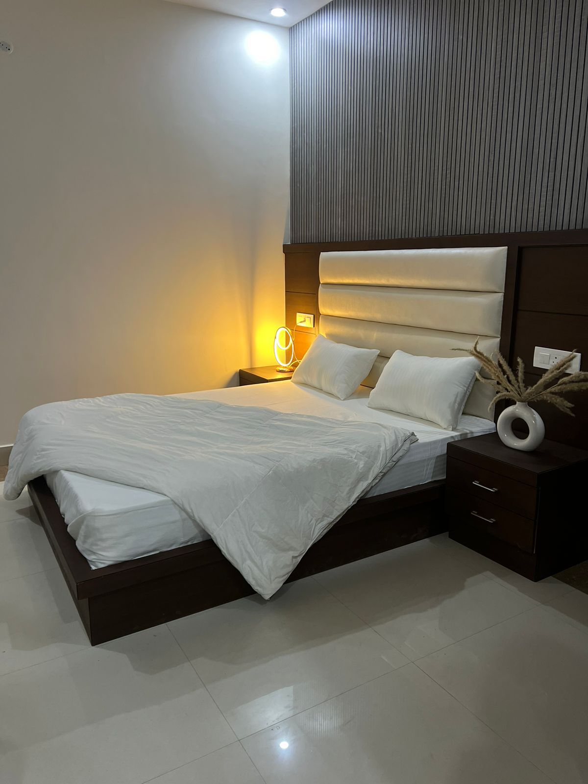 Kesar 4 Bhk Near Railway Station - Tap to explore photos