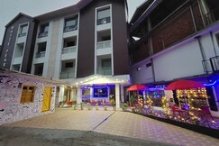Hotel White Pearl- 2 km from Chail Palace & Stone Shiv Temple