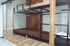 Arya Dormitory Hotel