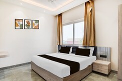 Address of Hotel O N P PALACE