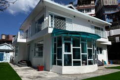 The Warrick | A Luxe Stay Near Mall Road