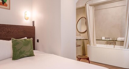 Lampika Hotel Room Type - Deluxe Double Room with Bath
