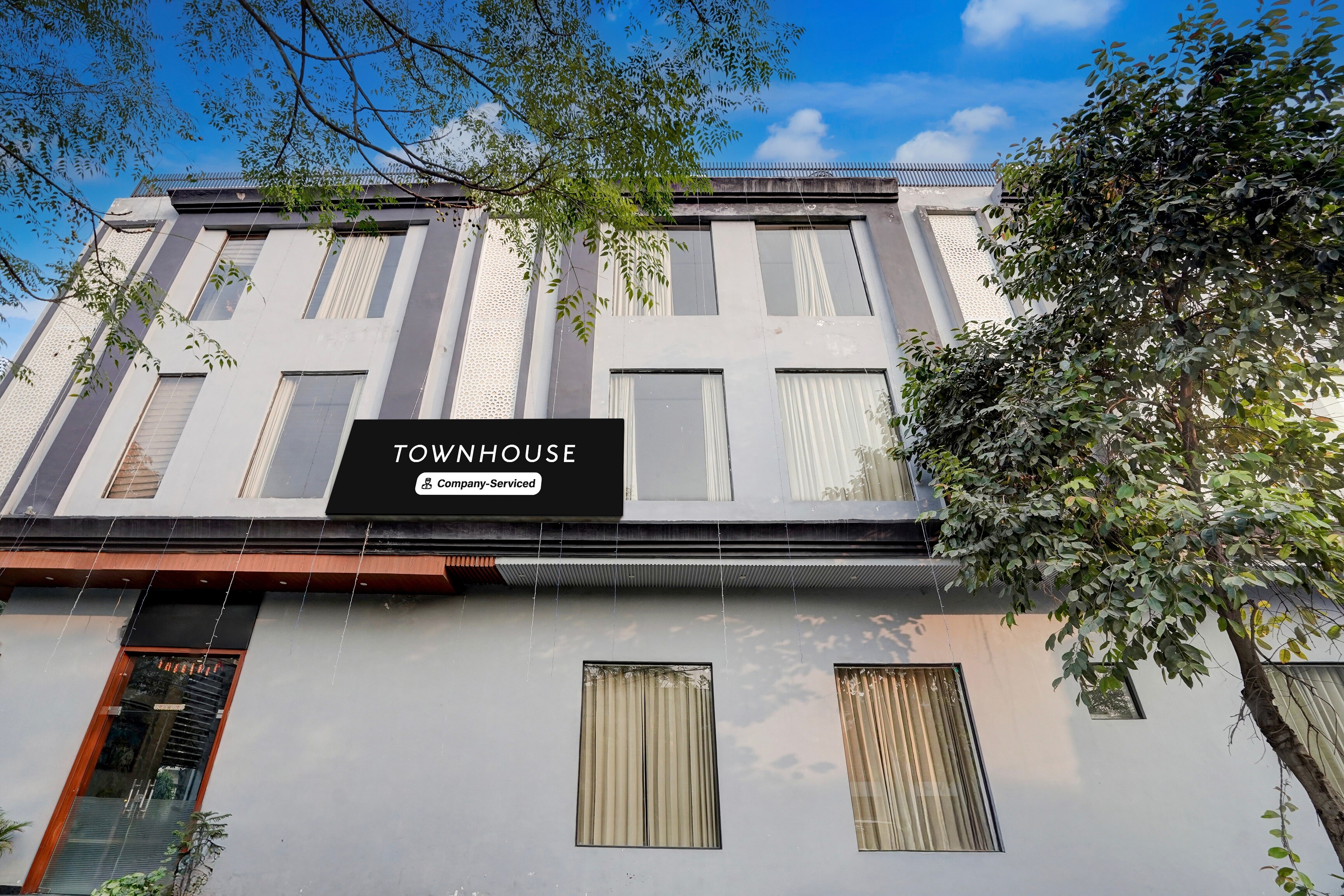 Super Townhouse by OYO Red Cross Amritsar Formerly Amar Villa - Tap to explore photos