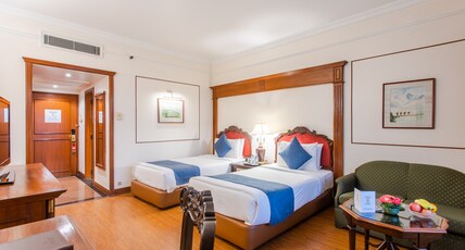 The Everest Hotel Room Type - Club Twin Room