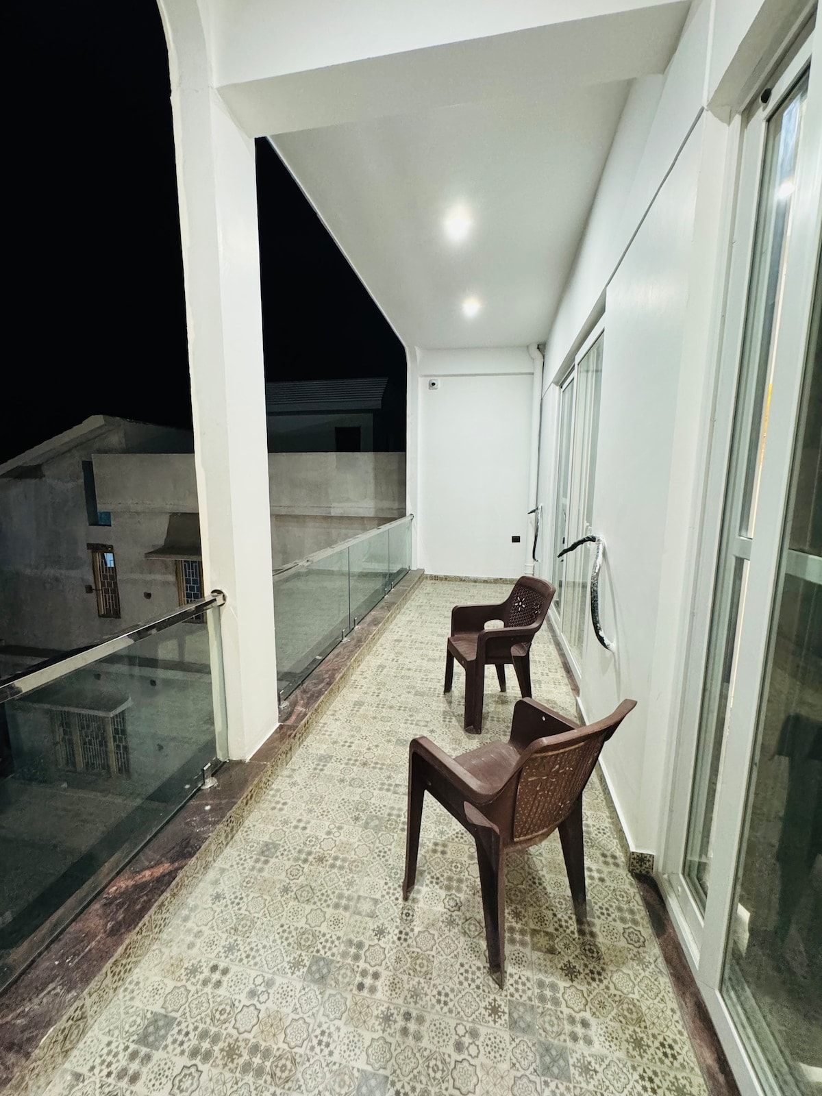 Deodar Dreams 2 .0 Luxury 2 BHK 2Kms from ISBT - Tap to explore photos