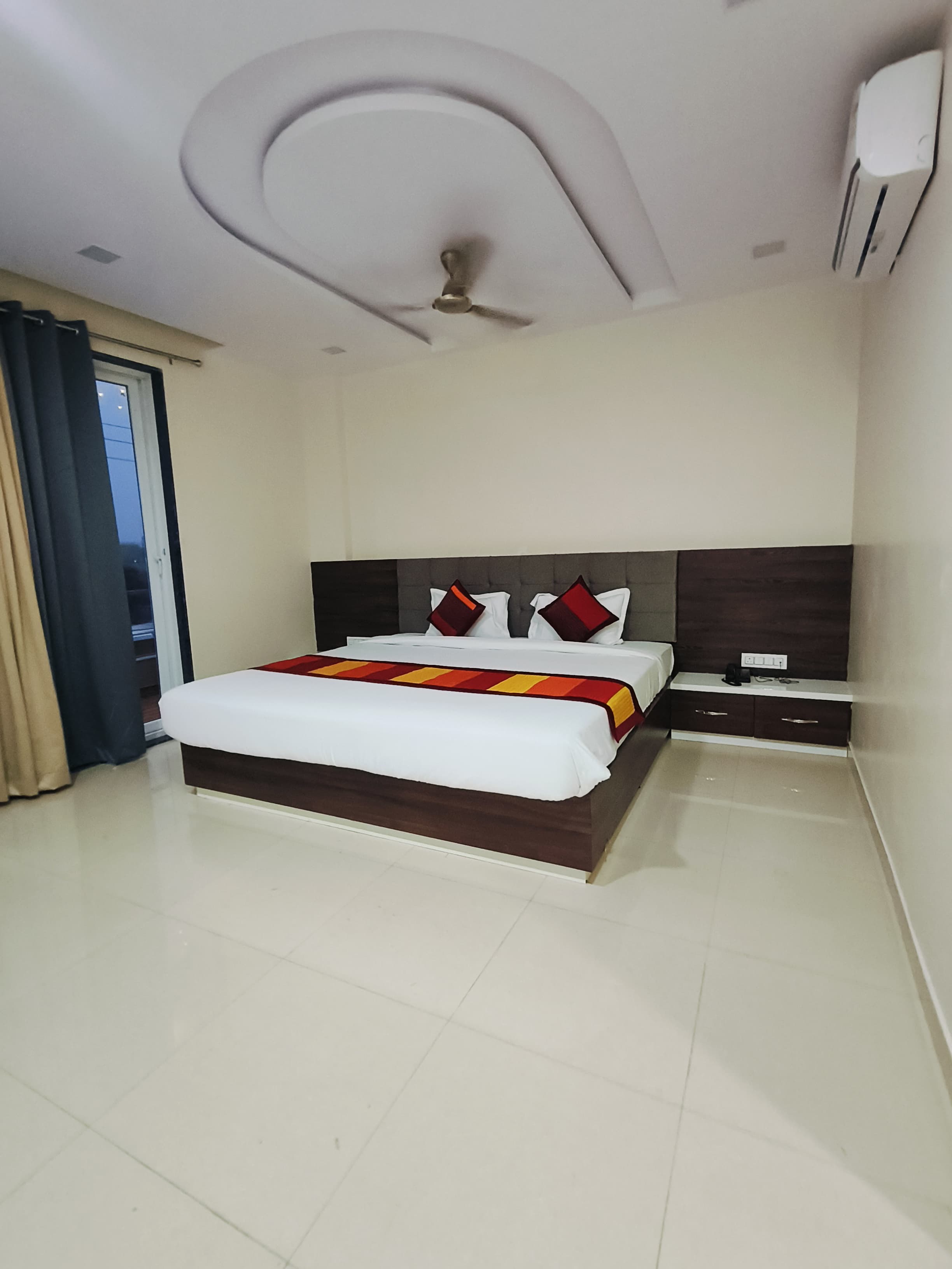 Hotel Vatsalya - Tap to explore photos