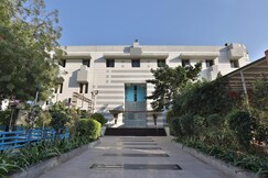 Sun N Step Club & Hotel