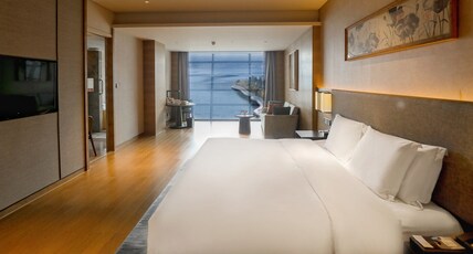 Crowne Plaza HANGZHOUONETHOUSANDISLANDLAKE Room Type - 1 King Standard Lake View